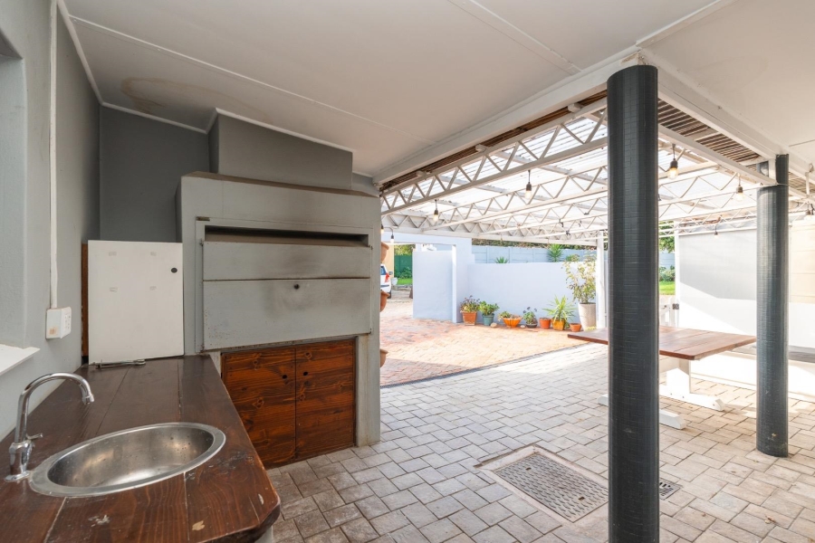 To Let 4 Bedroom Property for Rent in Mowbray Western Cape